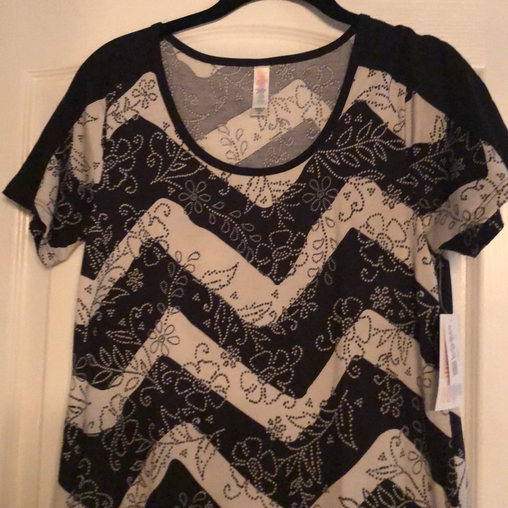 LuLaroe classic tee